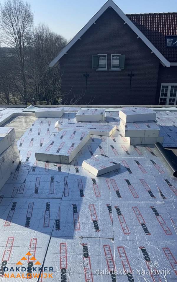 IKO PIR isolatieplaten op plat dak in Naaldwijk