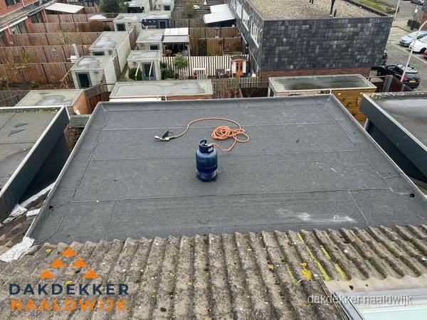 Dakrenovatie afgerond met nieuwe bitumen dakbedekking in Naaldwijk Dakrenovatie afgerond met nieuwe bitumen dakbedekking in Naaldwijk