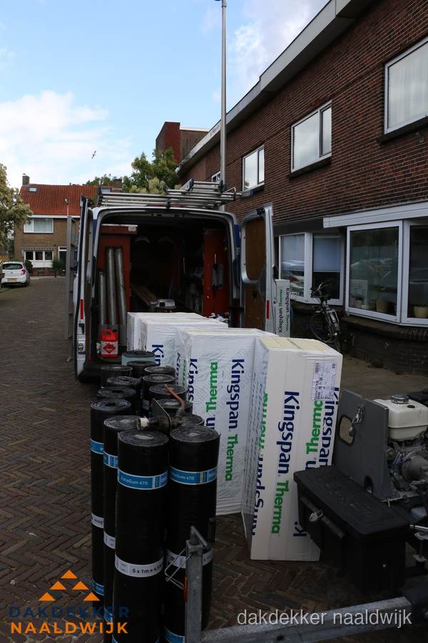 Levering van Kingspan isolatieplaten en bitumenrollen voor dakproject in Naaldwijk Levering van Kingspan isolatieplaten en bitumenrollen voor dakproject in Naaldwijk